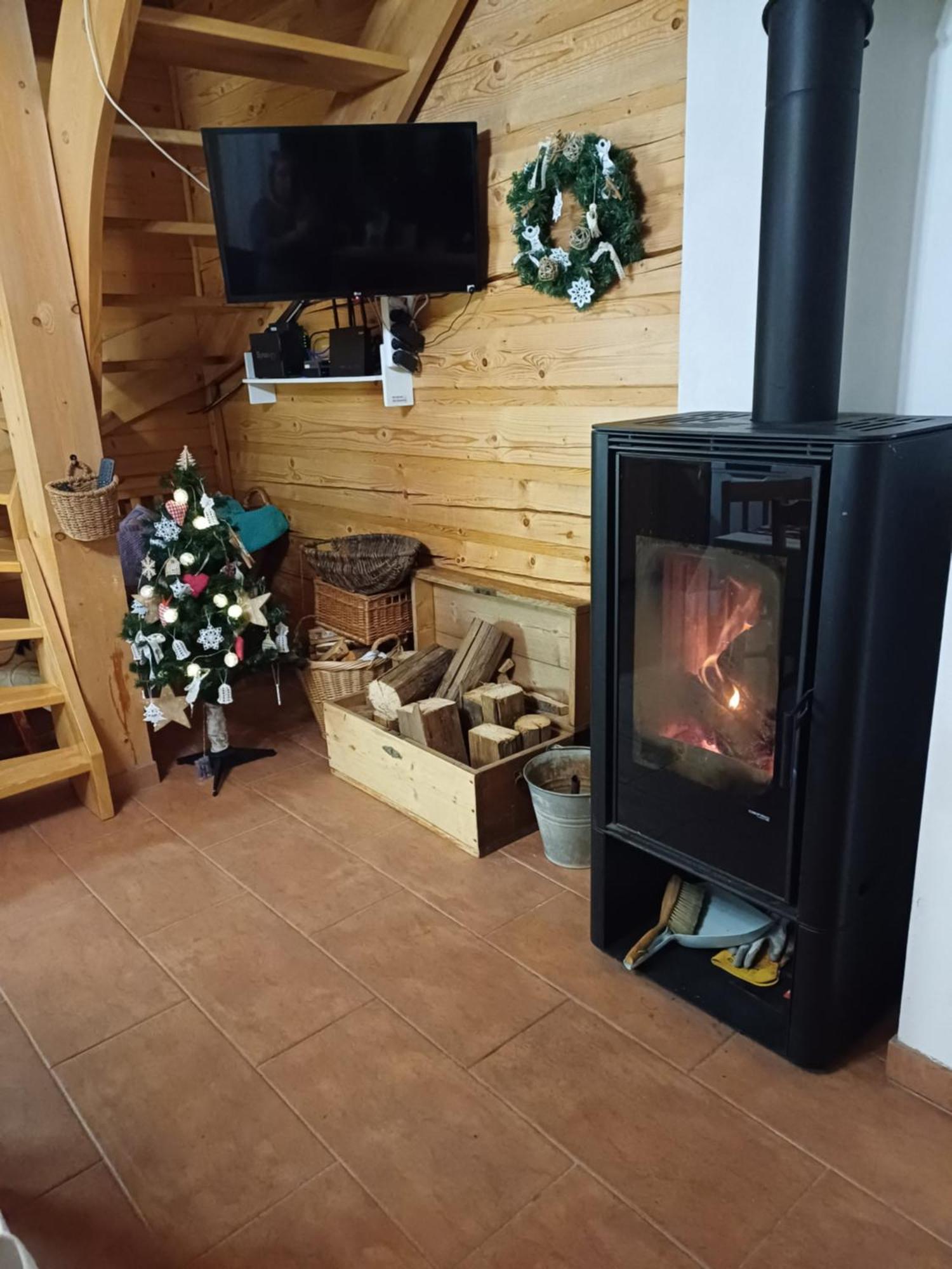Drevenica Zapadne Tatry S Kupacou Kadou A Krbom Lägenhet Žiar Exteriör bild